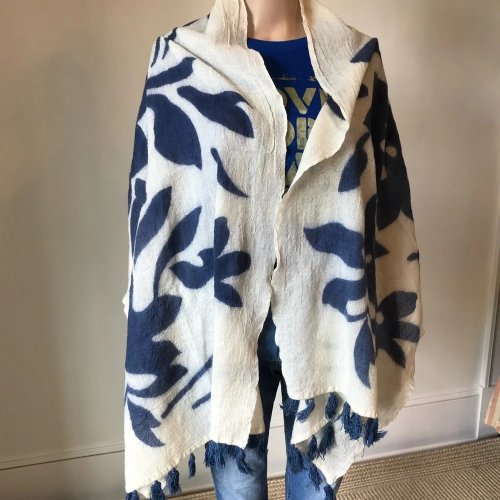 Splendid Cream and Navy Floral Wrap Scarf